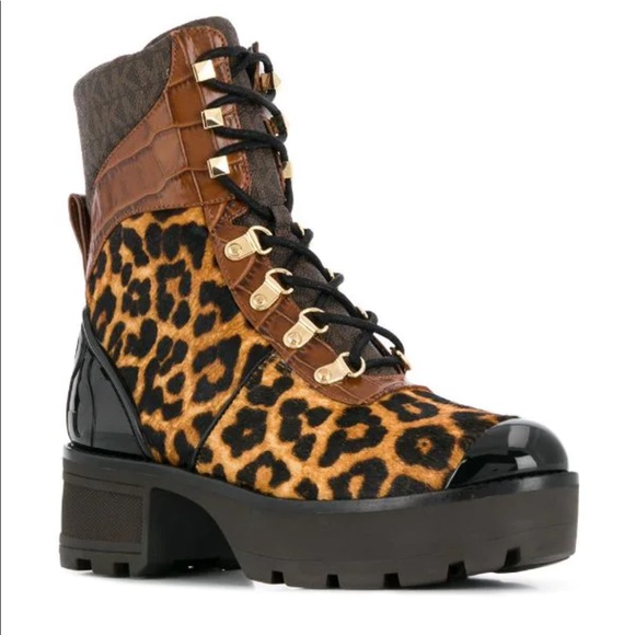 Michael Kors Khloe Lug Sole Combat Boot in sz 7.5US - Picture 1 of 14